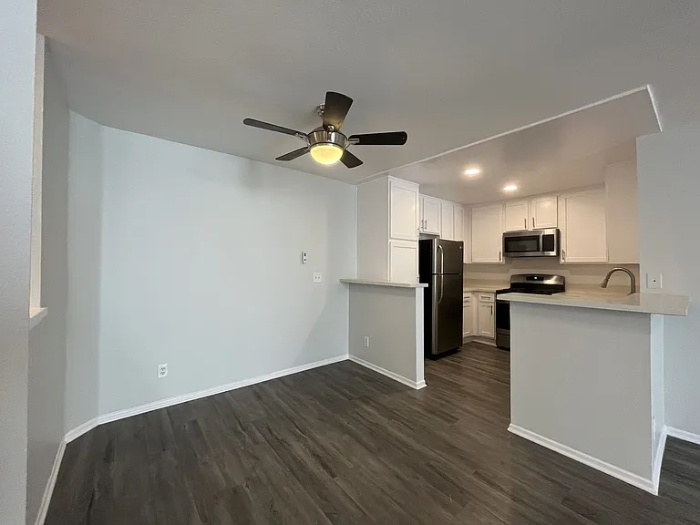 5235 Kester Ave — Photo 66
