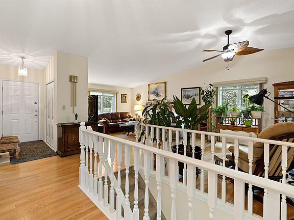 4th image of 10 Grange Dr #1