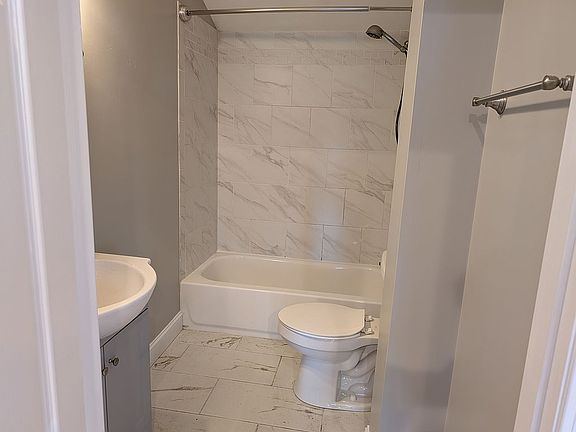 3rd image of 15 Grace Ann Rd