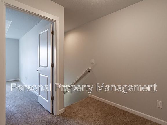 5th image of 5713 NE 59th Cir