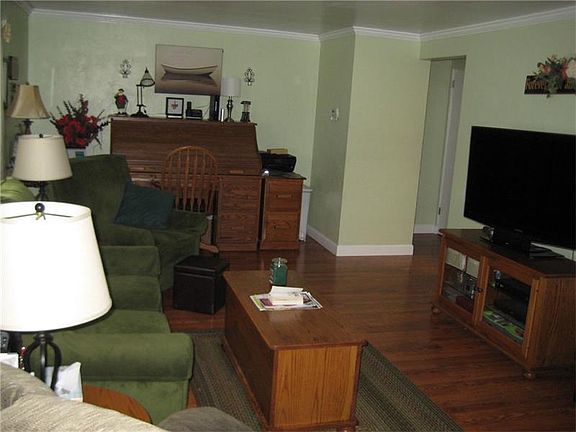 5th image of 225 Kaufmann Ave