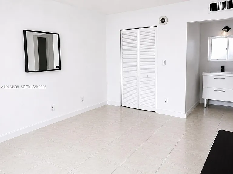 17011 N Bay Rd #417 — Photo 18