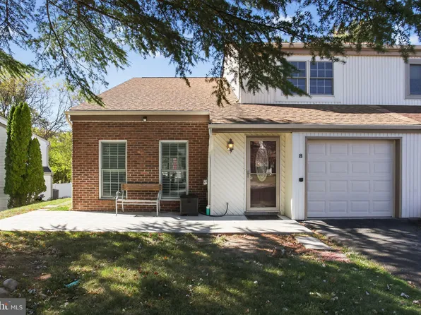 8 Barrel Stave Cir, Horsham, PA 19044