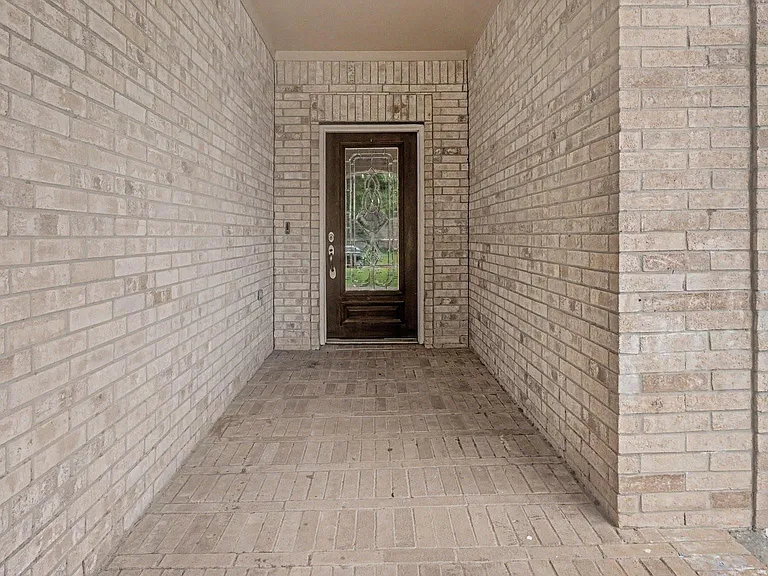 8410 Piping Rock St — Photo 4