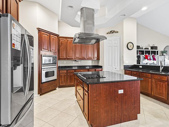 4th image of 1589 SW Bermel Avenue