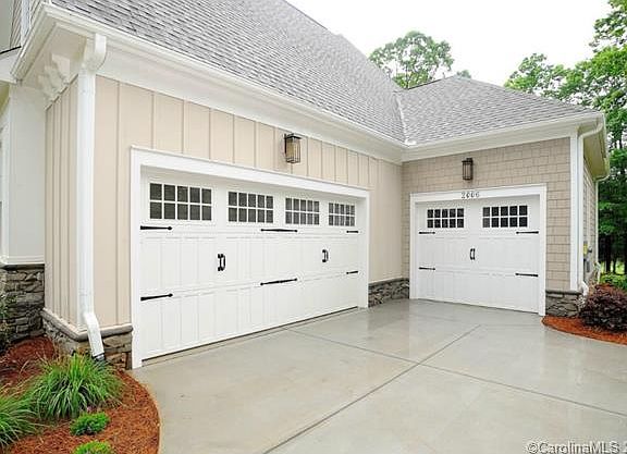 5th image of 4544 Mirror Lake Dr