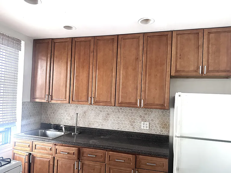 21-48 35th St #3C — Photo 1