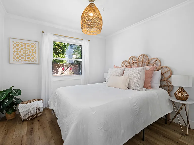 16002 Warren Ln — Photo 12