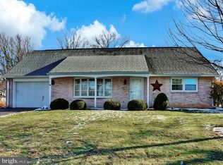 5411 Rainbow Dr, East Petersburg, PA 17520