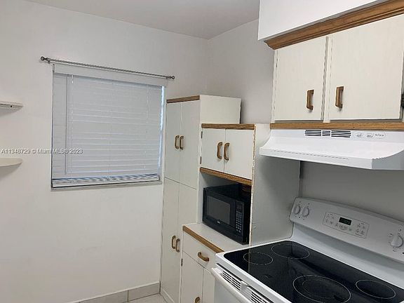 4th image of 9330 Lagoon Pl APT 105