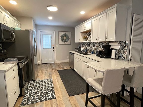 3rd image of 2745 Canary Dr