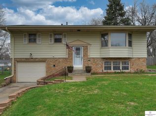 10523 R St, Omaha, NE 68127