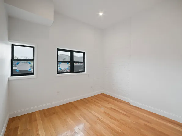 18-60 Flushing Avenue image 7 of 14