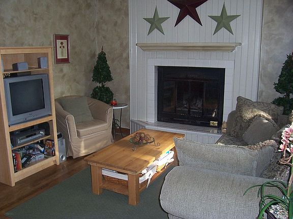 Family Room w/ Fireplace