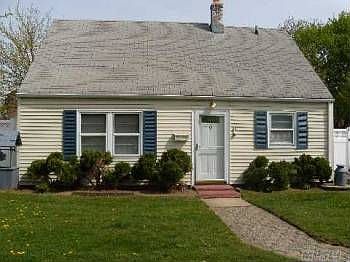 1st image of 9 Knoll Ln
