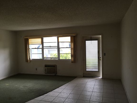 5th image of 9 Oakridge Blvd