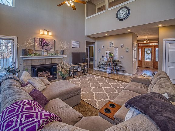 5th image of 660 Labrador Ln