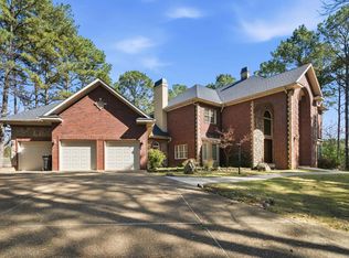12 Loyola Ln, Hot Springs Village, AR 71909
