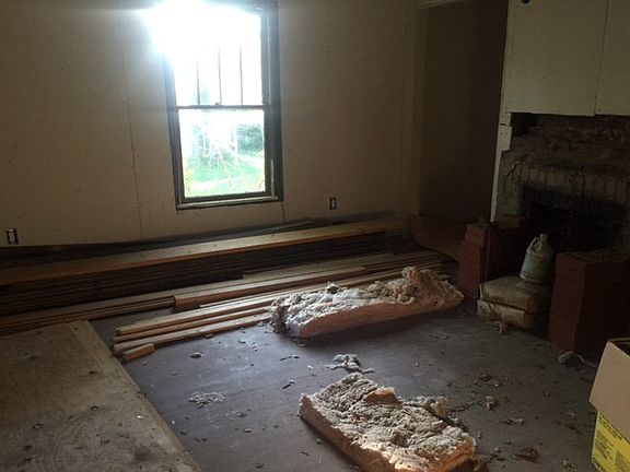 3rd image of 427 E Main St