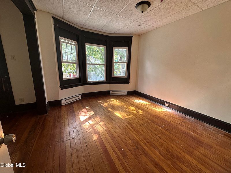 3rd image of 609 3rd Street