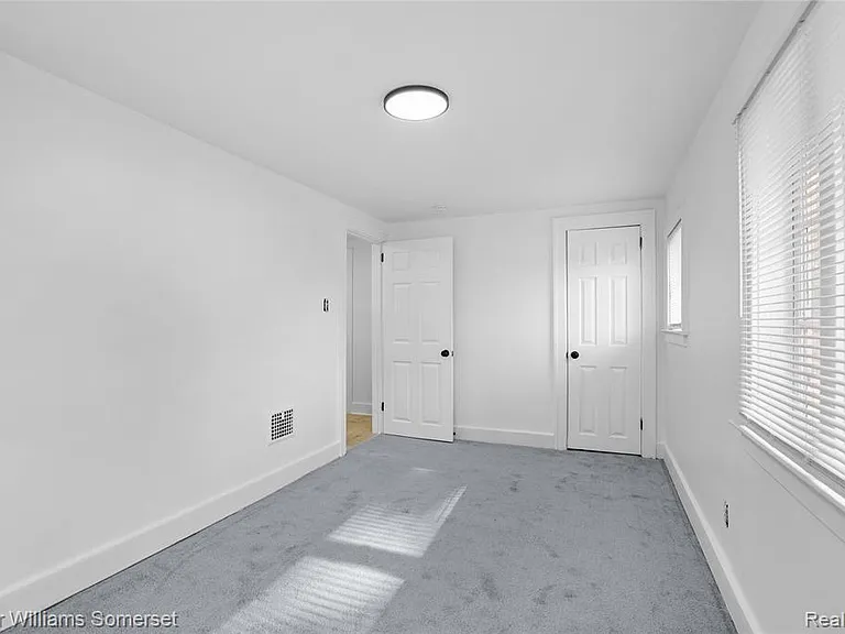 23525 Kress St — Photo 7