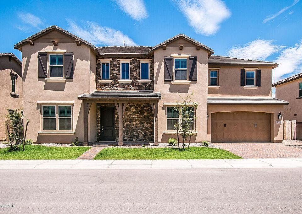 1st image of 932 W Yosemite Dr