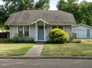 106 E Myrtle St, Winnsboro, TX 75494