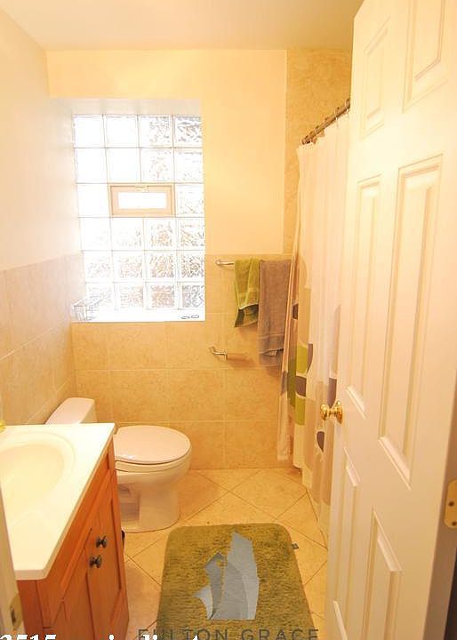 1st image of 3515 W Ainslie St #423