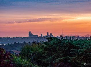 9125 NE 15th St, Clyde Hill, WA