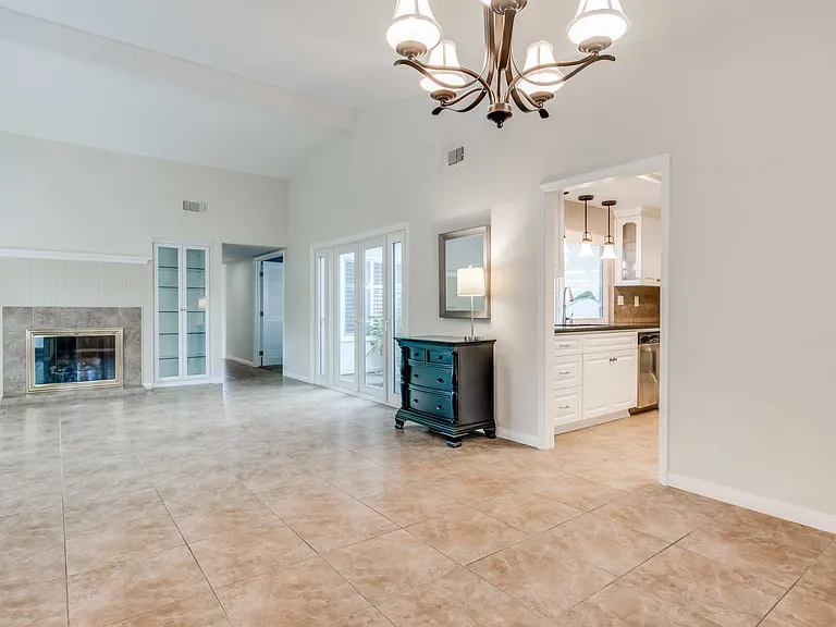 1062 Marina Dr — Photo 4