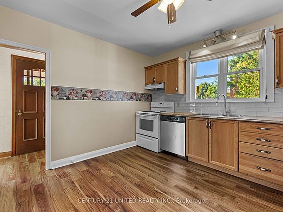2nd image of 572 Murray St