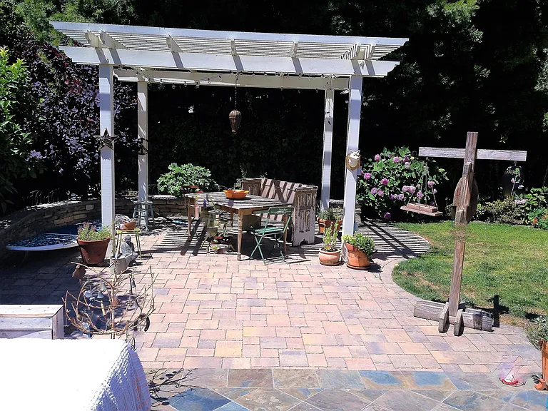 1069 Cherry Ave — Photo 4