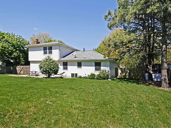 3rd image of 6346 Sturbridge Dr