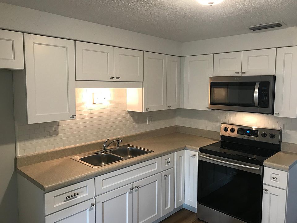 1st image of 5112 Pineland Ave APT C