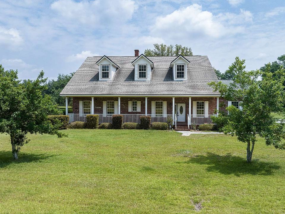 1st image of 437 NW Gables Gln
