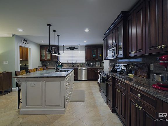 4th image of 373 Collinwood Loop