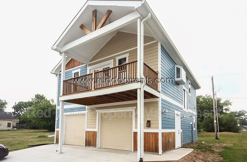 1st image of 752 N Miley Ave
