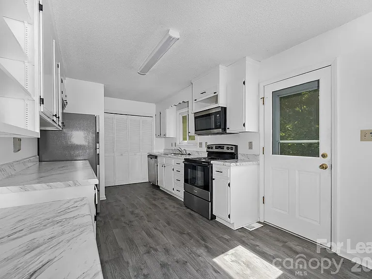 21014 Pine Ridge Dr — Photo 9