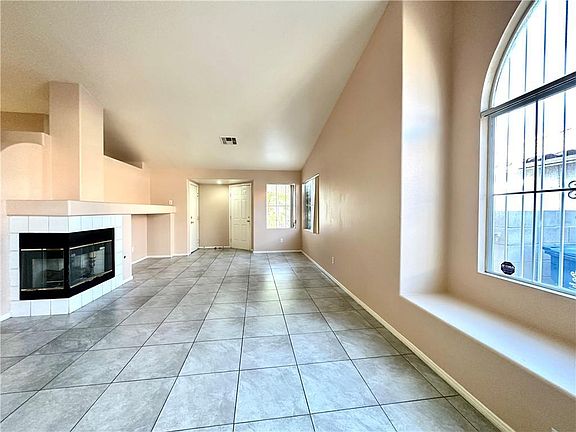 3rd image of 8187 Chambersberg St