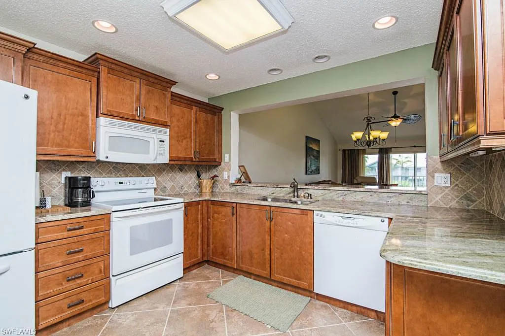 2 bed, 2.0 bath, 1425 sqft, $4,000 — Photo 4
