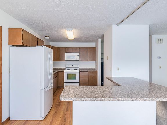 3rd image of 4752 Princeton Dr