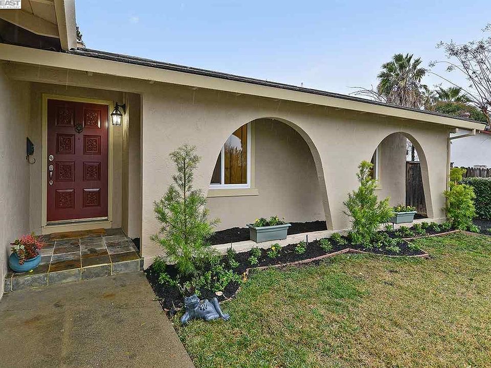 1st image of 2273 Minaret Dr