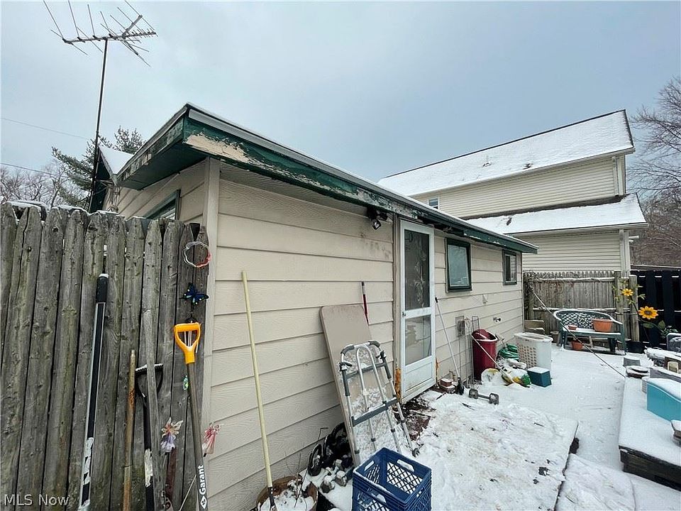 2nd image of 973 Hayes Ave