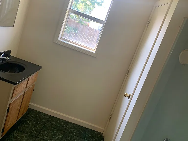 109 White Oak St — Photo 7
