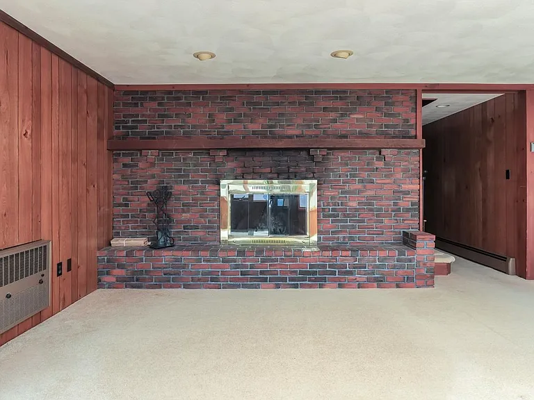 7 Howards Grv — Photo 9