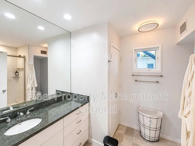2 bed, 3.0 bath, 1338 sqft, $3,400 — Photo 4
