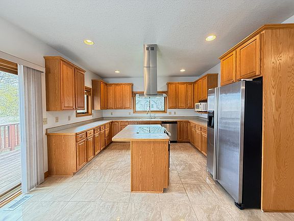 5th image of 676 12th Ave NW