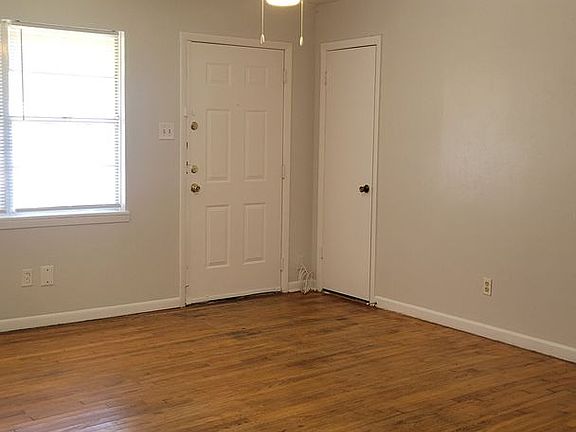 4th image of 615 W Avenue A