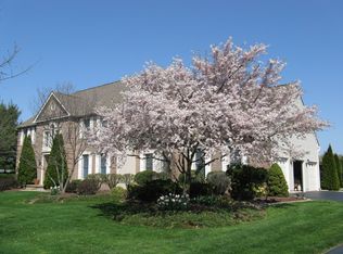 8 N Longfellow Dr, Princeton Junction, NJ
