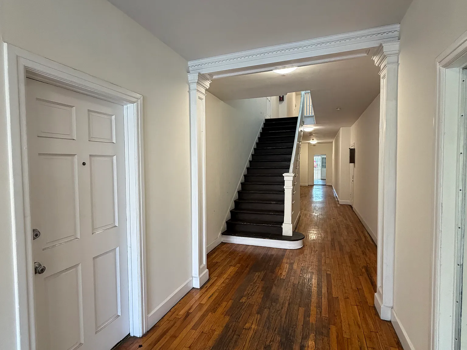1 bed, 950 sqft, $2,195 — Photo 2